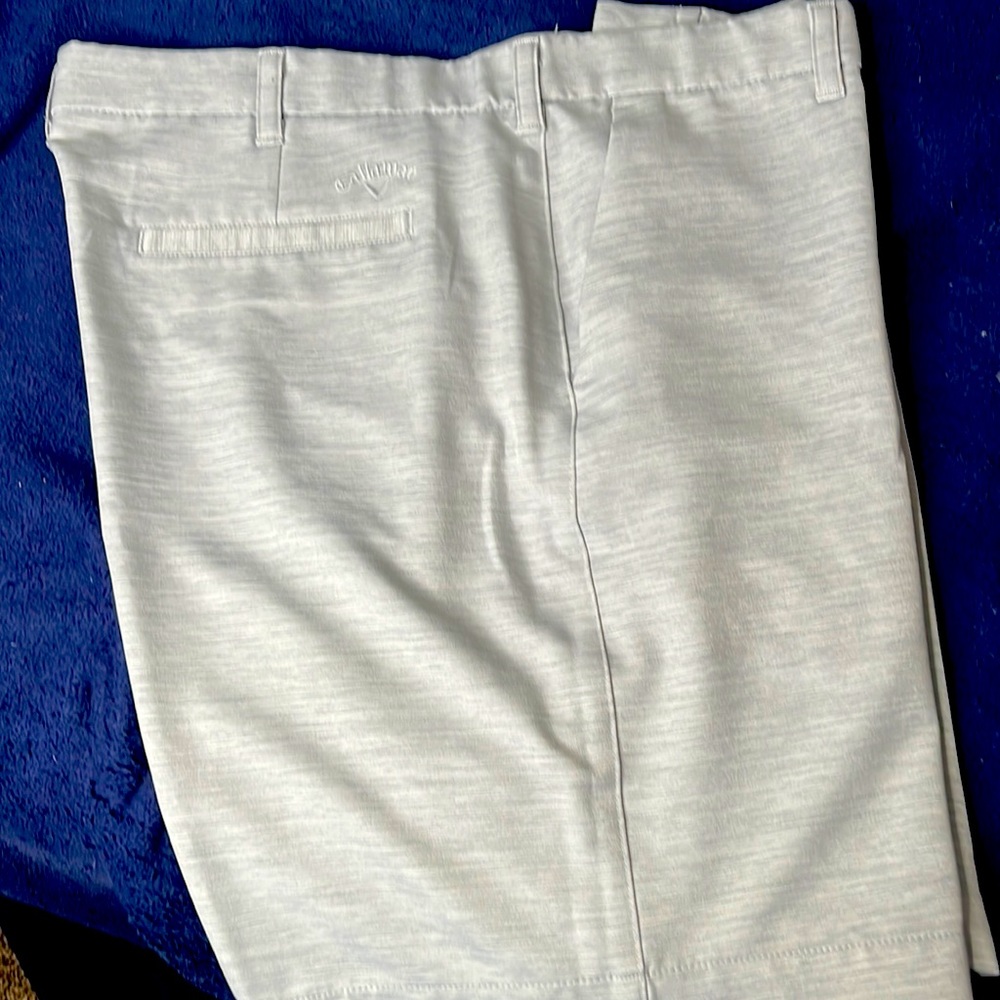 Mens light grey Callaway golf shorts! Size 40 waist. NWOT